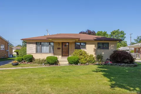 6901 Kinmore St, Dearborn Heights, MI 48127