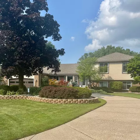 35128 Banbury Rd, Livonia, MI 48152