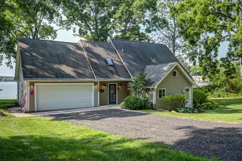 704 Thompson Lake Ave, Howell, MI 48843