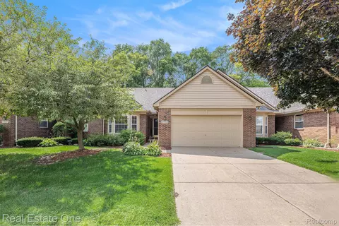 45307 Manor Dr #2, Shelby Township, MI 48317