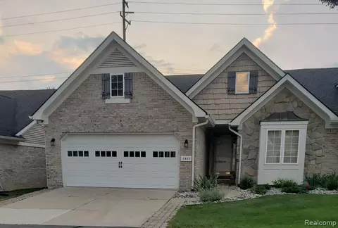 15683 Hunters Grv, Livonia, MI 48154