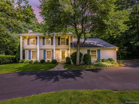28054 Harwich Dr, Farmington Hills, MI 48334