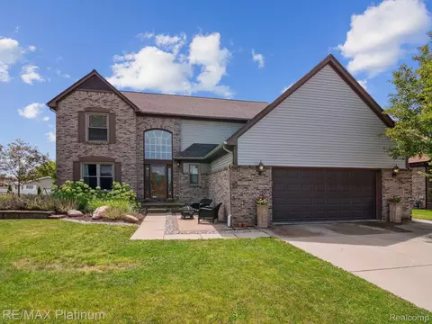 29314 Shirah Ln, Chesterfield, MI 48051