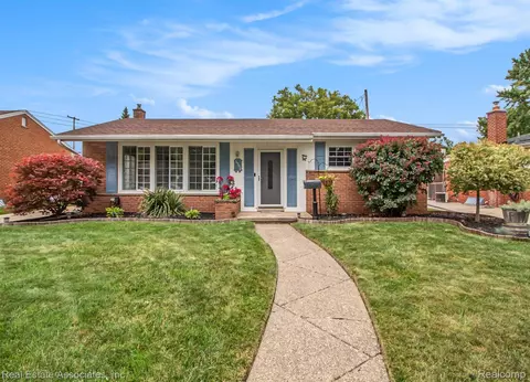 35570 Minton St, Livonia, MI 48150