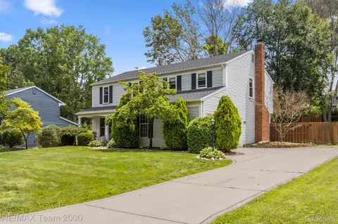 19500 Scenic Harbour Dr, Northville, MI 48167
