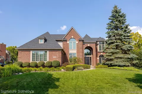 23692 Broadmoor Park Ln, Novi, MI 48374
