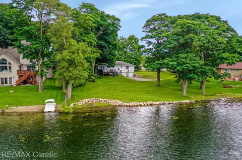 8939 Dixie, Springfield, MI 48348