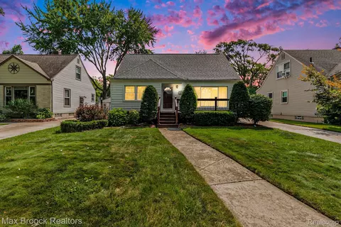 2060 Thomas Ave, Berkley, MI 48072