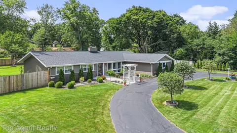 3441 Wendover Rd, Troy, MI 48084