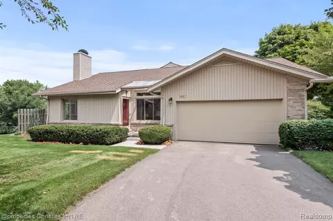 1857 Hunters Ln, Lake Orion, MI 48360