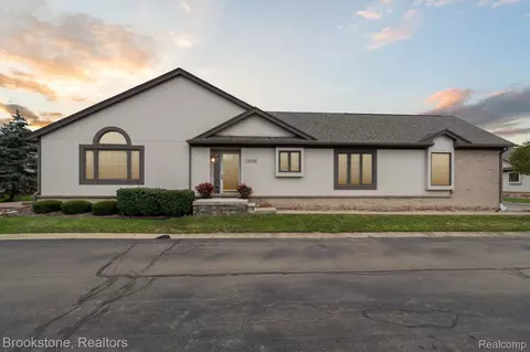 13542 Highland Cir, Sterling Heights, MI 48312
