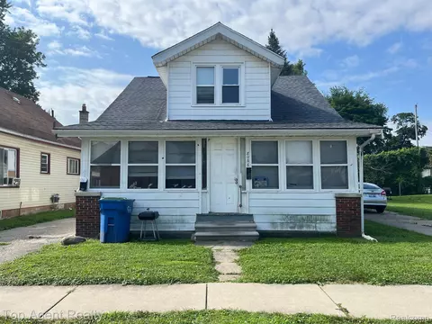 8066 Packard Ave, Warren, MI 48089