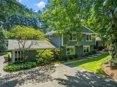 524 Kingsley Trl, Bloomfield Hills, MI 48304