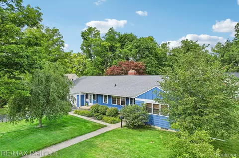 320 Madison St, Howell, MI 48843