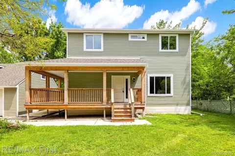 3060 Garden Crt Ct, Auburn Hills, MI 48326