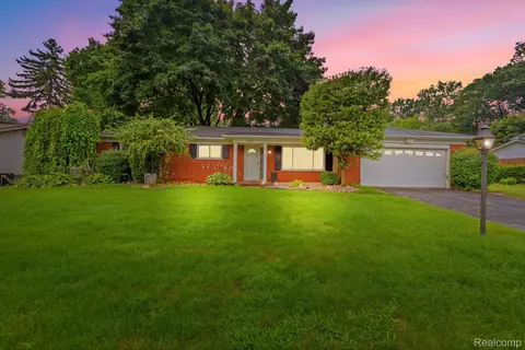 36761 Millbrook Crt Ct, Clinton Township, MI 48035