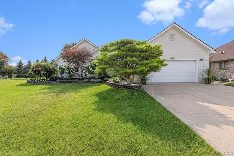50531 Princeton Dr, Macomb, MI 48044