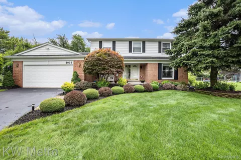 4039 Whitebirch Dr, West Bloomfield, MI 48323
