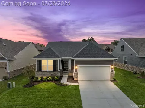 38741 Chasewood Ct, Farmington, MI 48335