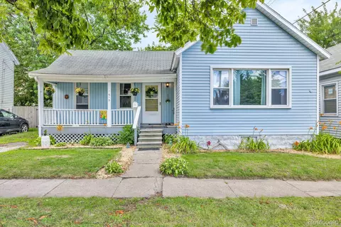 1615 8th St, Port Huron, MI 48060