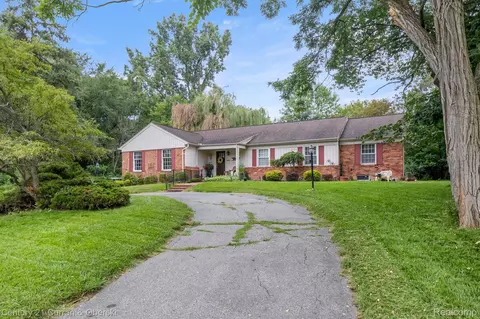 17350 W Outer Dr, Dearborn Heights, MI 48127