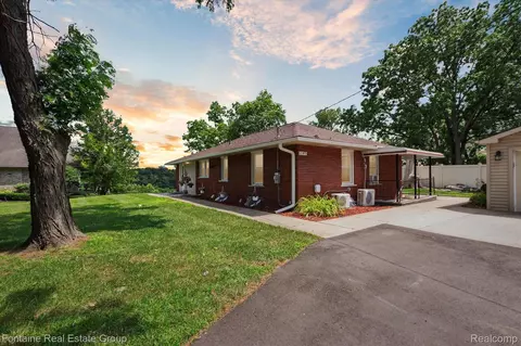 2145 Rawsonville Rd, Van Buren, MI 48111