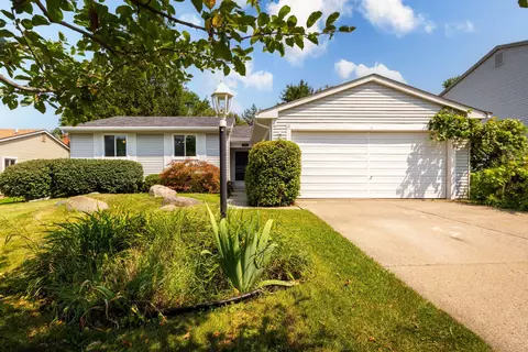 1689 Dennett Ln, Rochester Hills, MI 48307