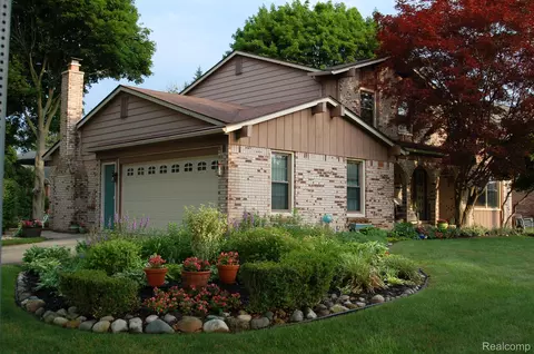 16911 White Haven Dr, Northville, MI 48168
