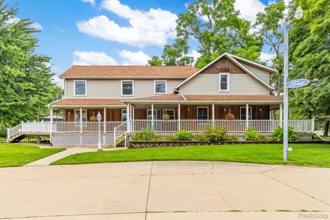 48975 Fairchild Rd, Macomb, MI 48042