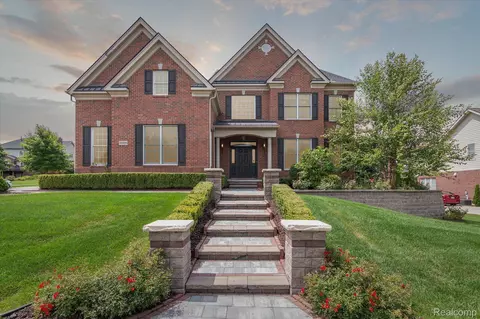 50409 Langley Dr, Novi, MI 48374