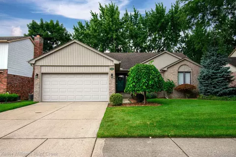 15846 Nathan Dr, Macomb, MI 48044