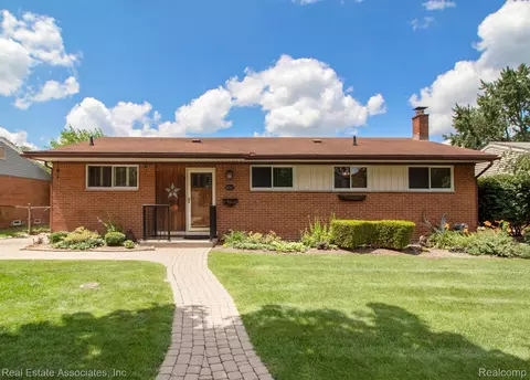 14565 Stonehouse Ave, Livonia, MI 48154