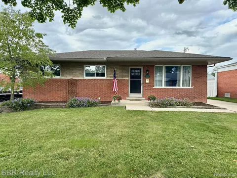 2826 Canterbury St, Trenton, MI 48183