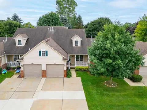 389 Woodfield Square Ln, Brighton, MI 48116