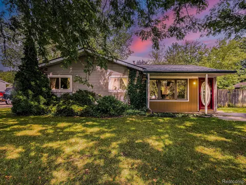 1587 Zarieda St, Brandon, MI 48462