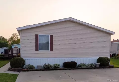 52241 Old Forge Ln, Chesterfield, MI 48051