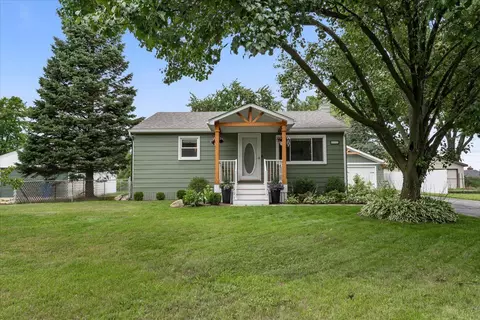 4050 Athens Ave, Waterford, MI 48329