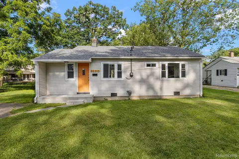 32313 Kalamazoo St, Westland, MI 48186