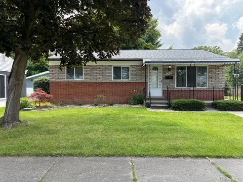 34535 Beaconsfield St, Clinton Township, MI 48035
