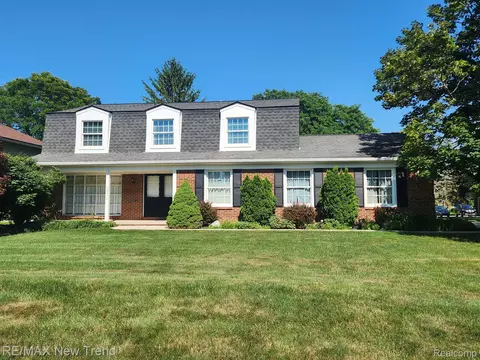 28972 Lake Park Dr, Farmington Hills, MI 48331