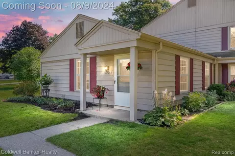 2701 Fox Hollow Ct, Lake Orion, MI 48360
