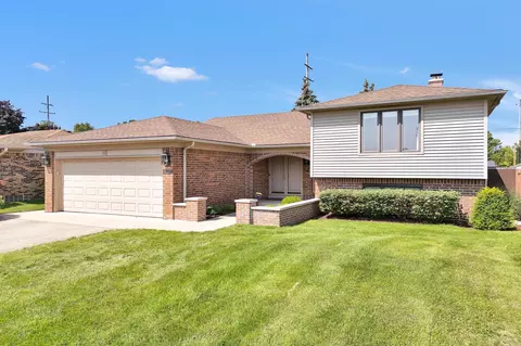 13617 Breezy Dr, Sterling Heights, MI 48313