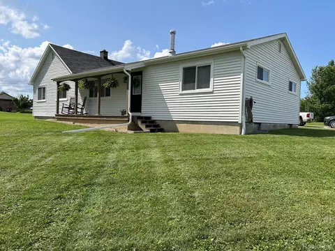 7465 E Maple Rd, Grand Blanc, MI 48439
