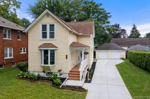 99 Ahrens St, Mount Clemens, MI 48043