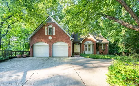 2627 Alden, West Bloomfield, MI 48324
