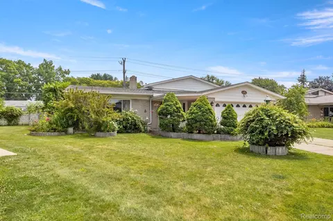 454 Biltmore Dr, Dearborn Heights, MI 48127