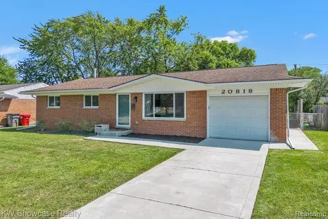 20818 Shoreview St, Clinton Township, MI 48035