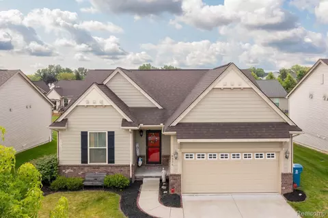 8336 Stamford Dr, Superior, MI 48198
