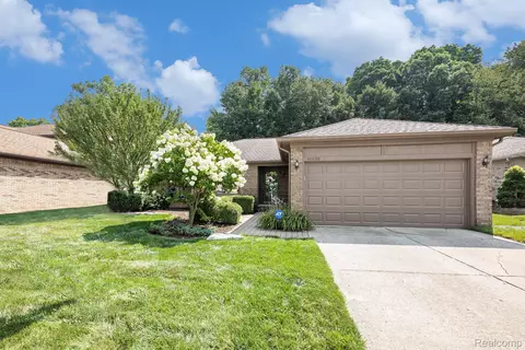46636 Meadowview Dr, Shelby Township, MI 48317
