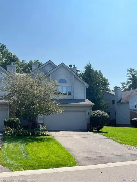 6607 Scenic Pines Ct, Clarkston, MI 48346